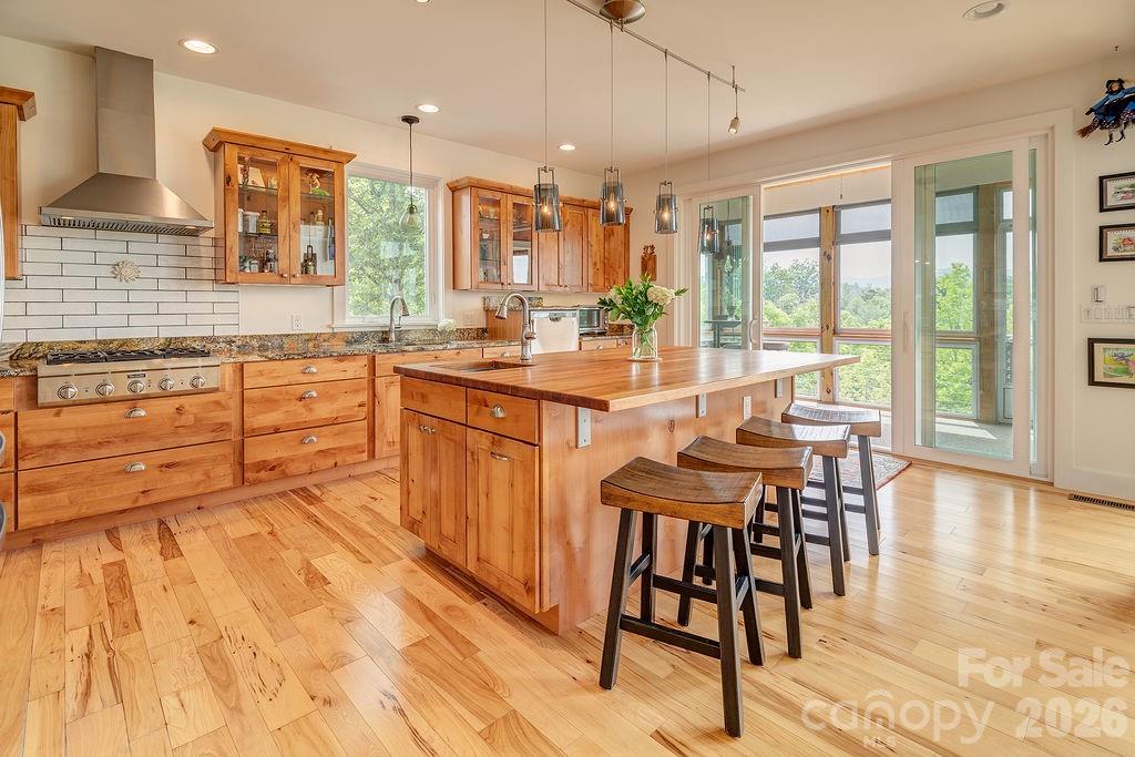 18 Adas Way — Weaverville