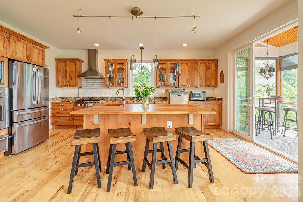 18 Adas Way — Weaverville