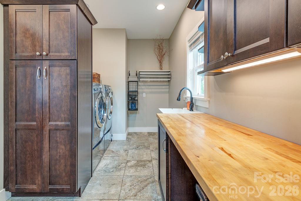 18 Adas Way — Weaverville