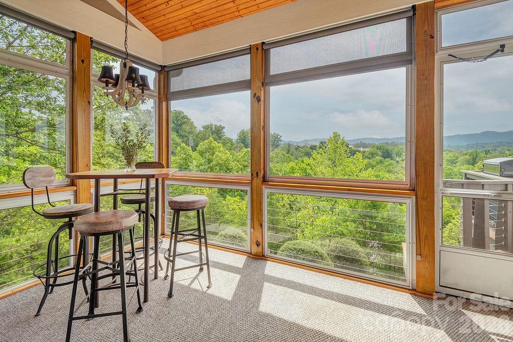 18 Adas Way — Weaverville