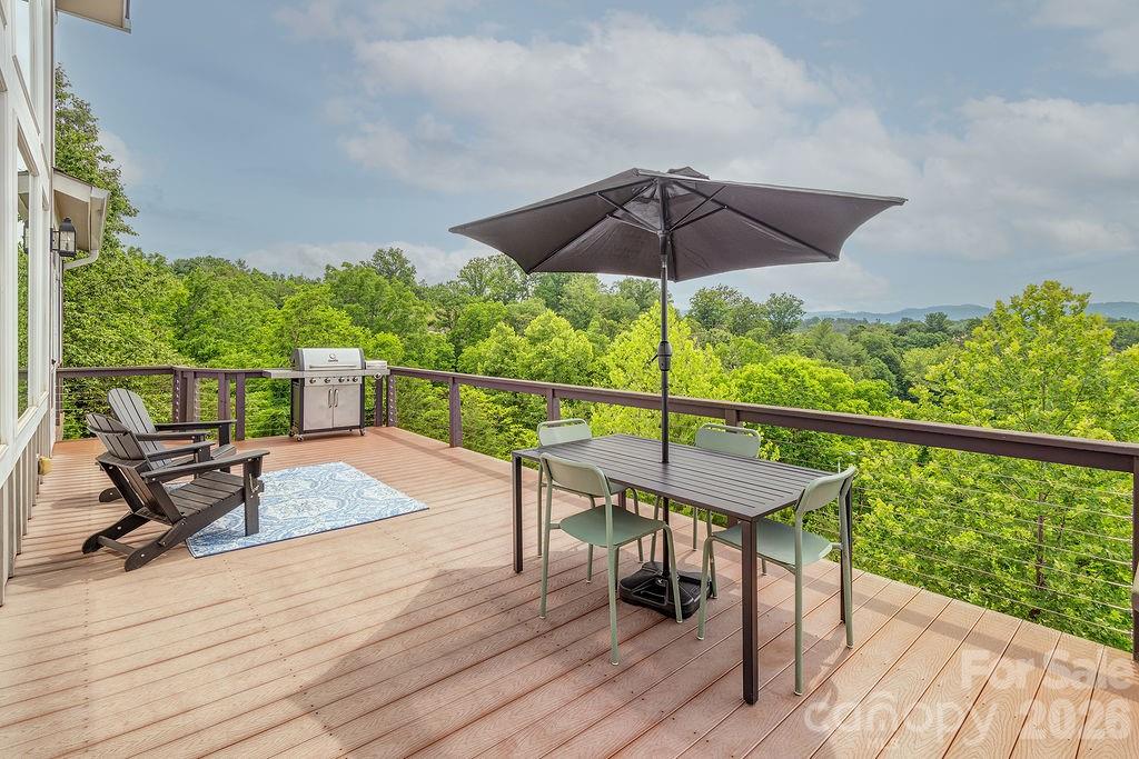 18 Adas Way — Weaverville