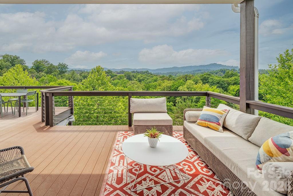 18 Adas Way — Weaverville