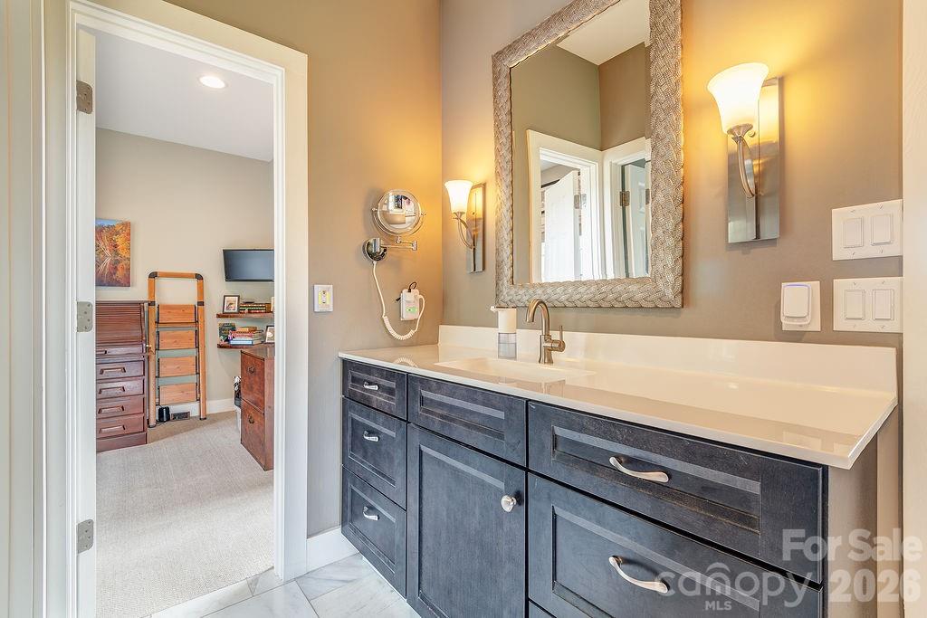 18 Adas Way — Weaverville