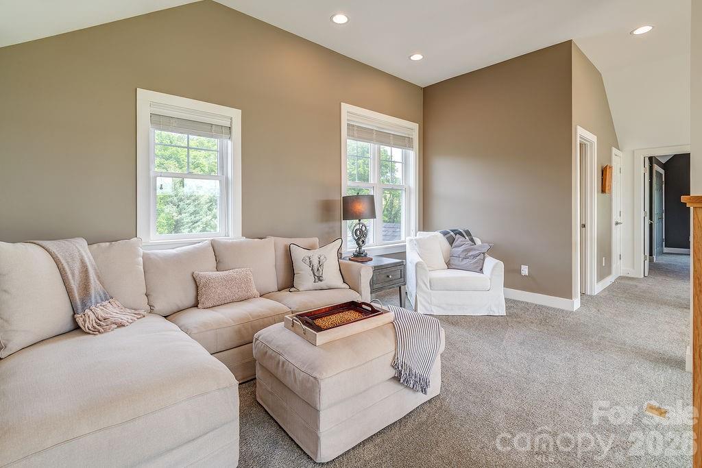 18 Adas Way — Weaverville