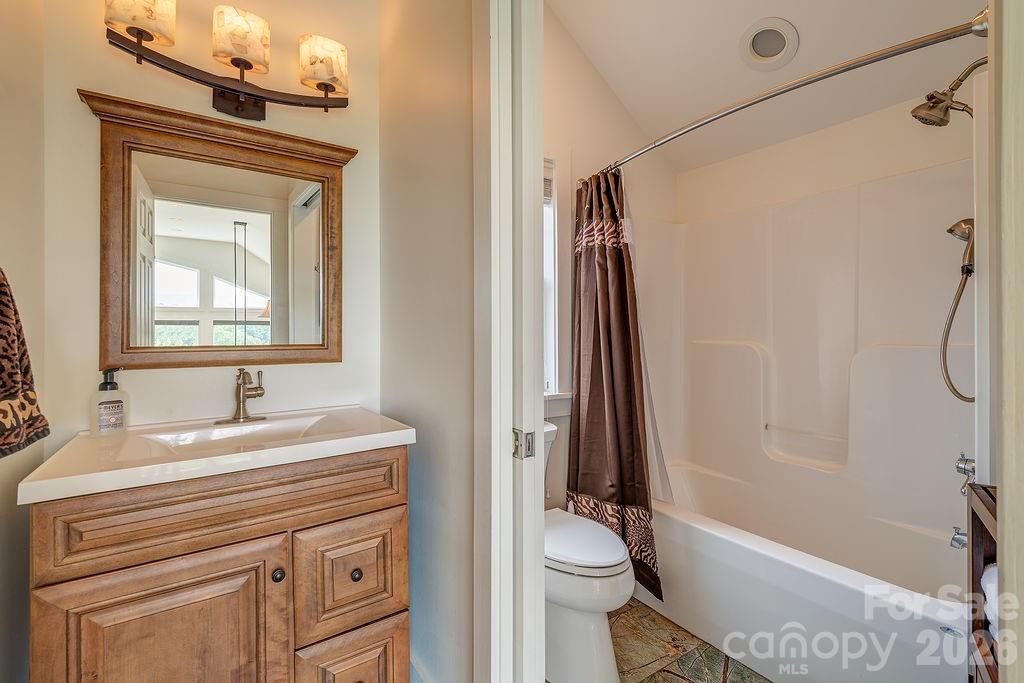 18 Adas Way — Weaverville