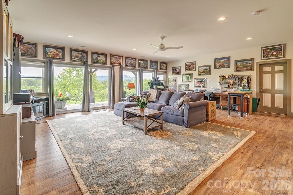 18 Adas Way — Weaverville