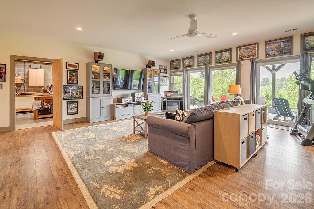 18 Adas Way — Weaverville