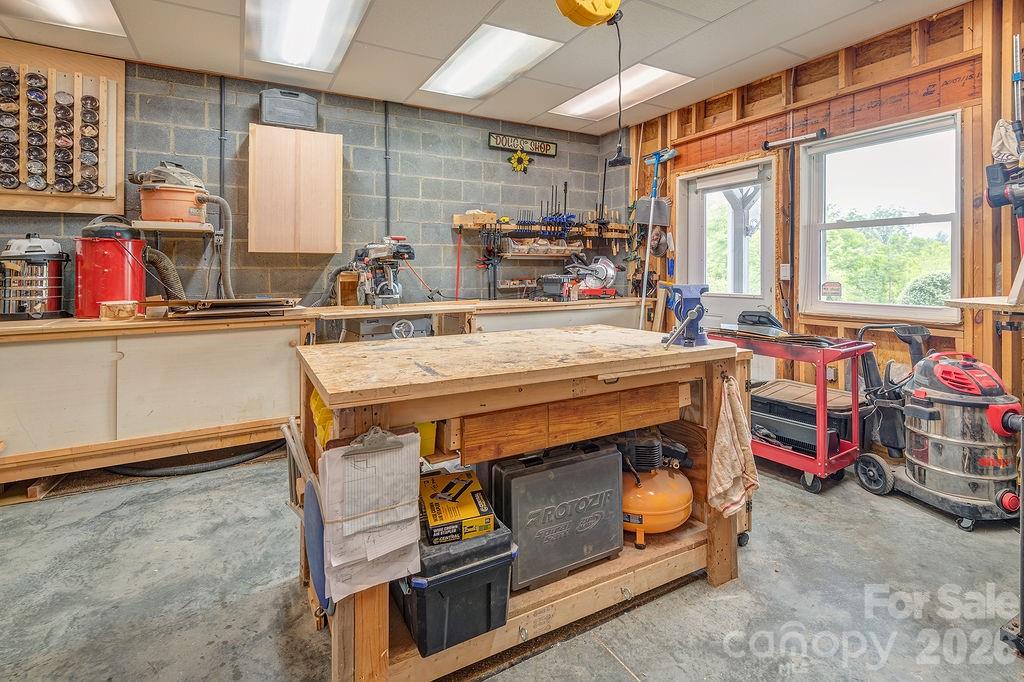18 Adas Way — Weaverville