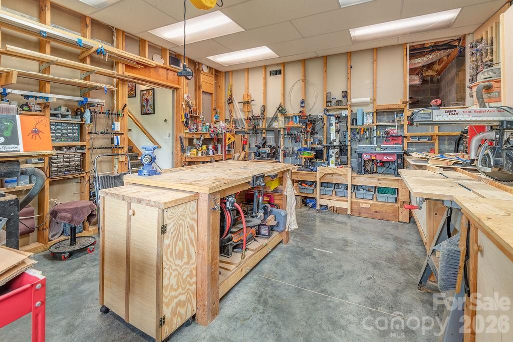 18 Adas Way — Weaverville