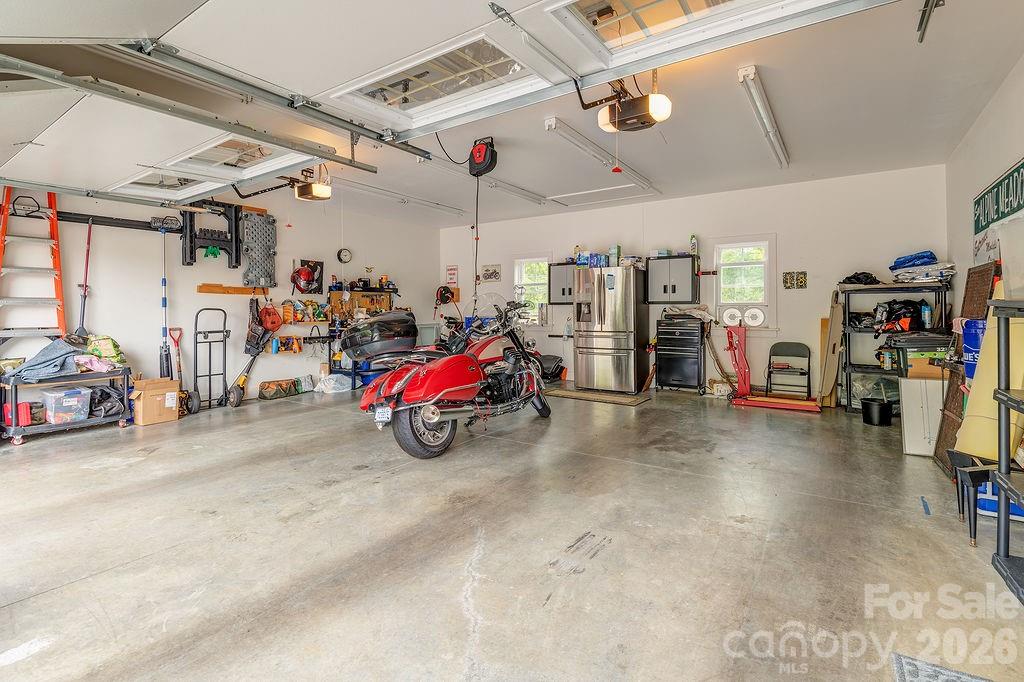 18 Adas Way — Weaverville
