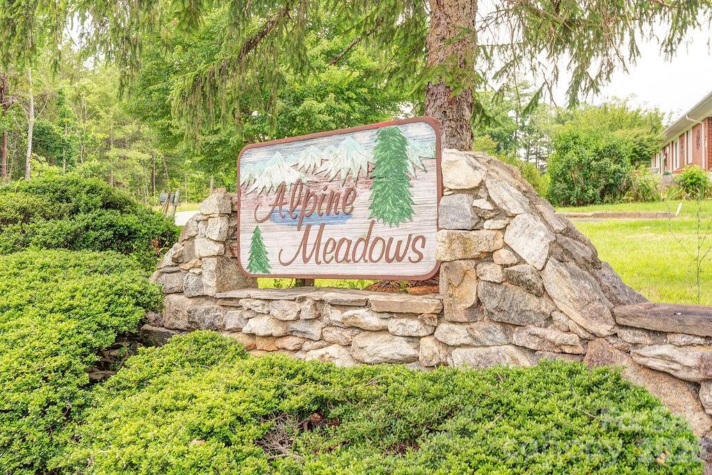 18 Adas Way — Weaverville