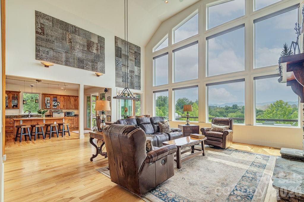 18 Adas Way — Weaverville