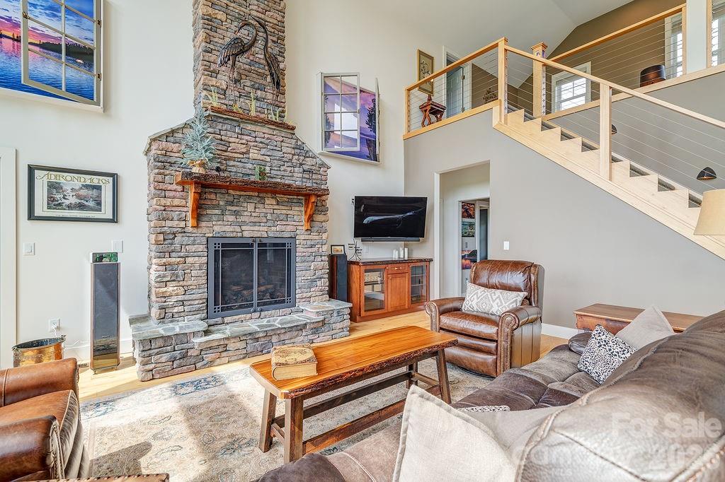 18 Adas Way — Weaverville