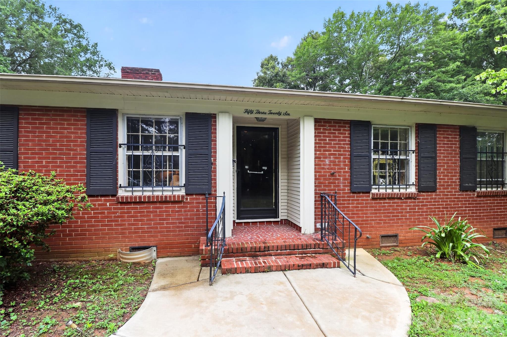 5326 Robinhood Road — Charlotte