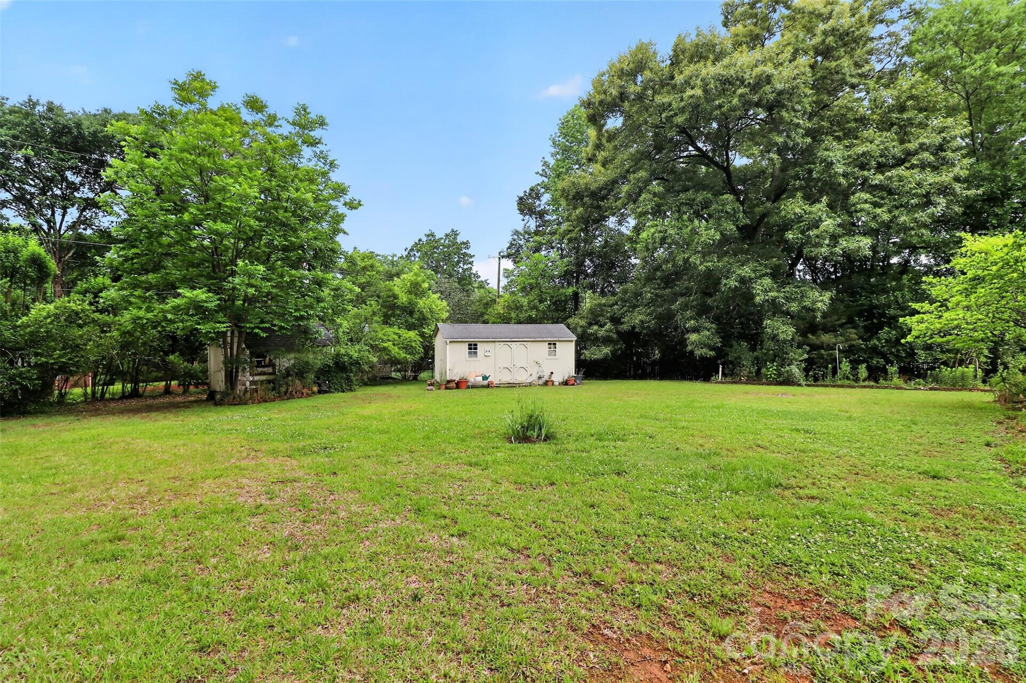 5326 Robinhood Road — Charlotte
