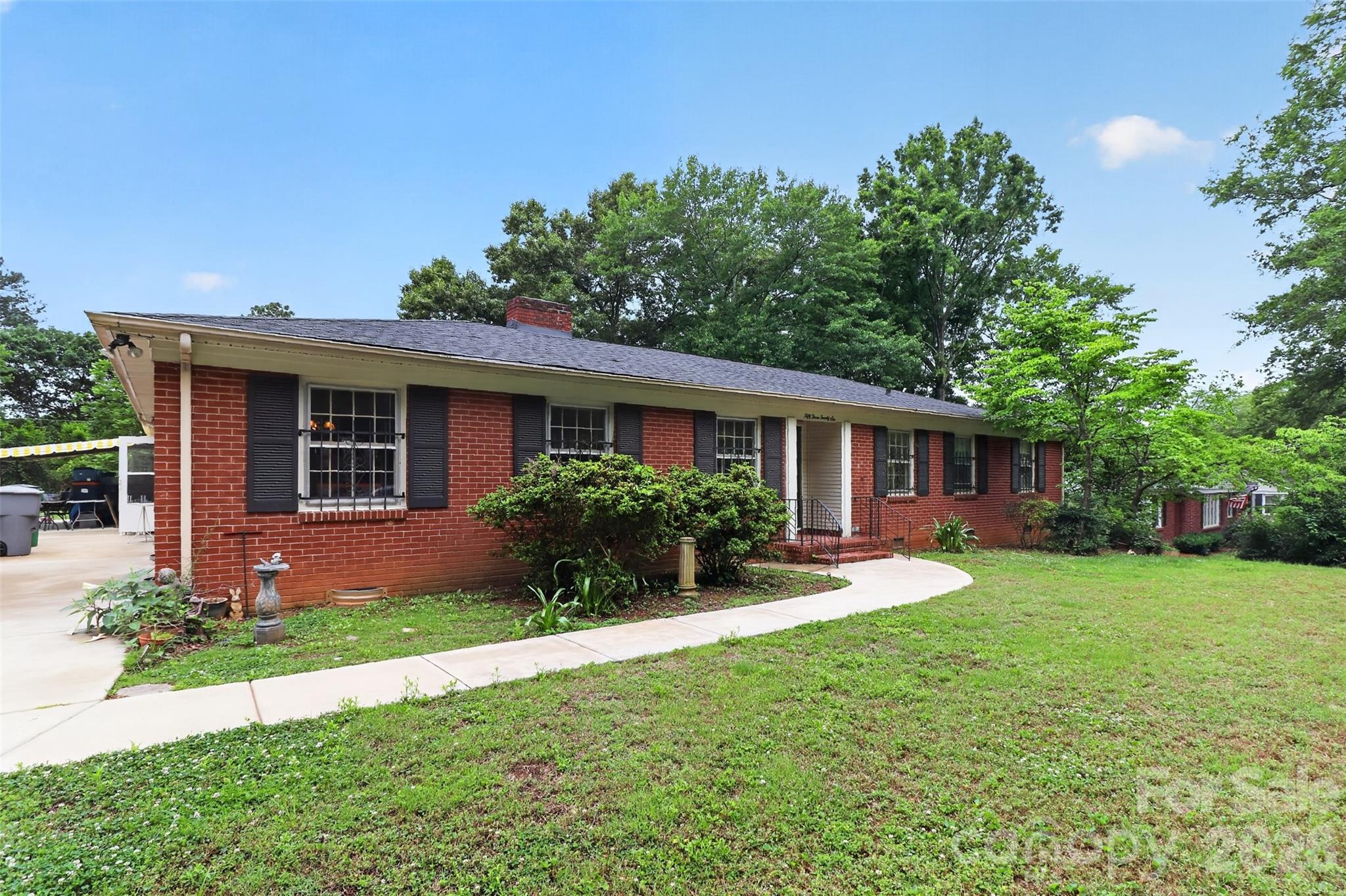 5326 Robinhood Road — Charlotte
