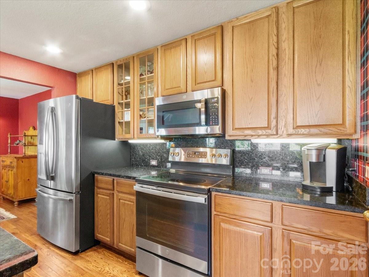 121 Ivy Ridge Road — Burnsville