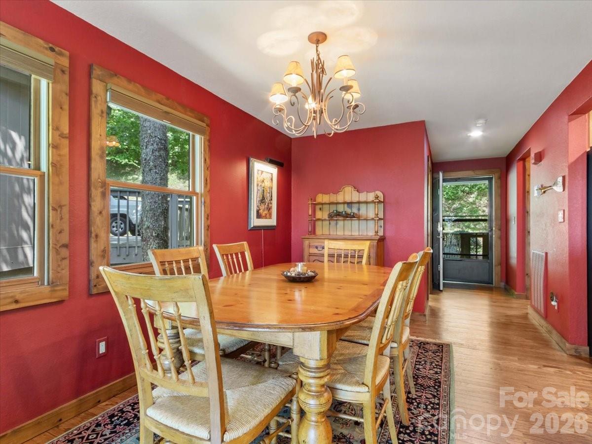121 Ivy Ridge Road — Burnsville