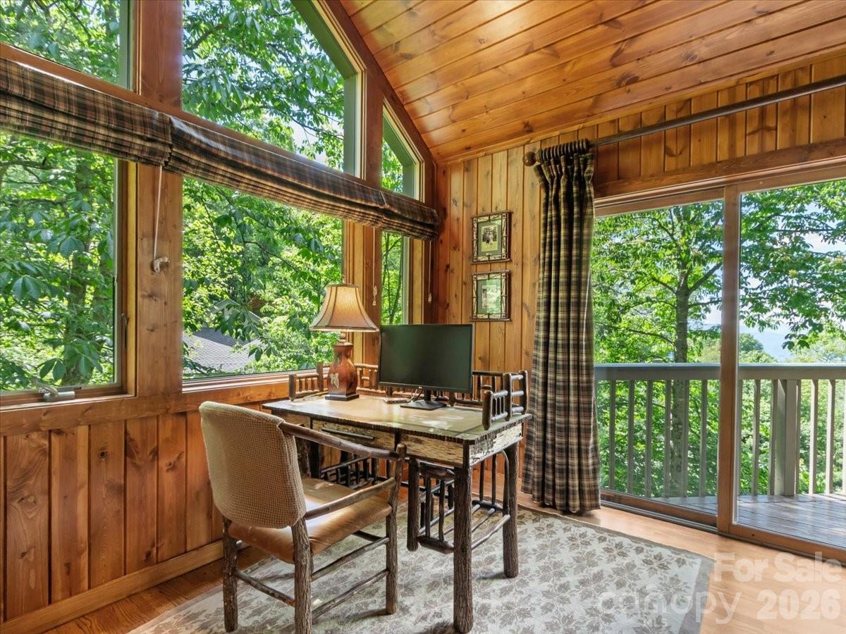 121 Ivy Ridge Road — Burnsville