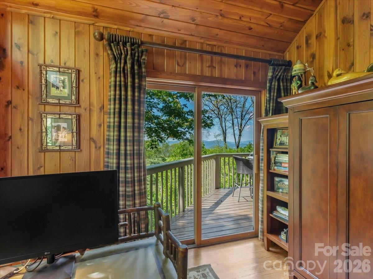 121 Ivy Ridge Road — Burnsville