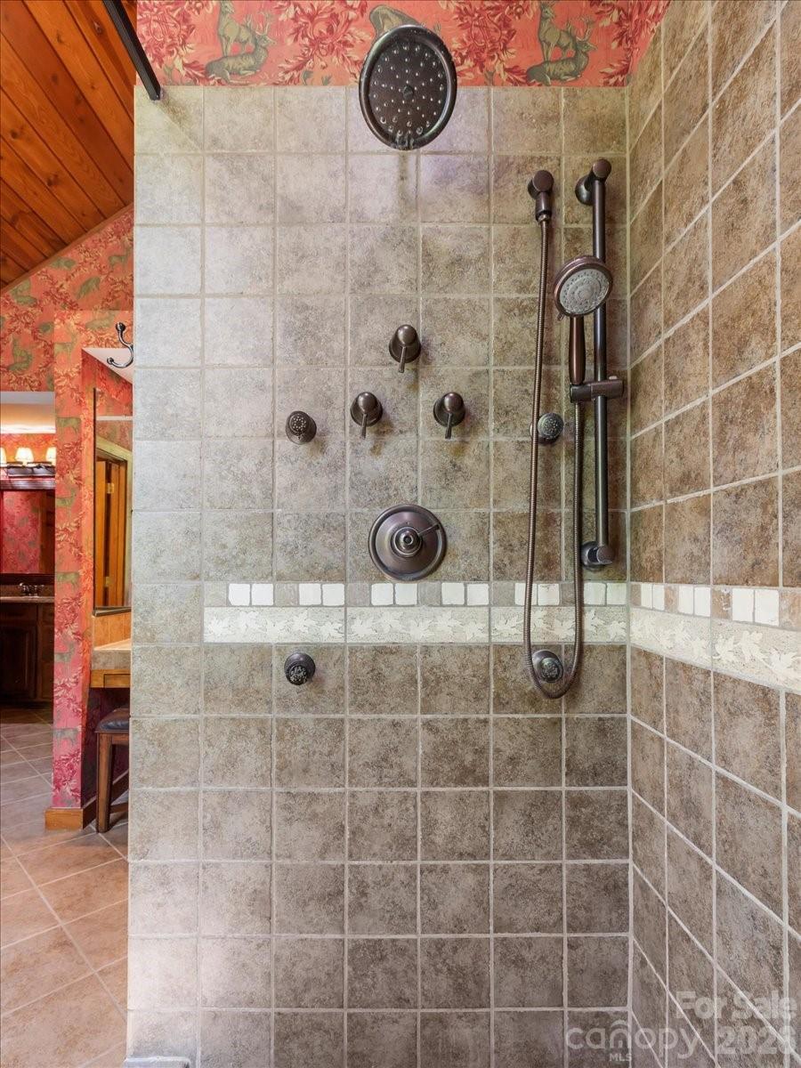 121 Ivy Ridge Road — Burnsville