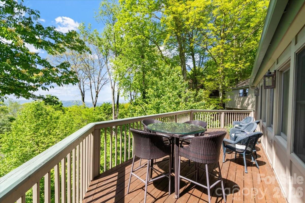 121 Ivy Ridge Road — Burnsville