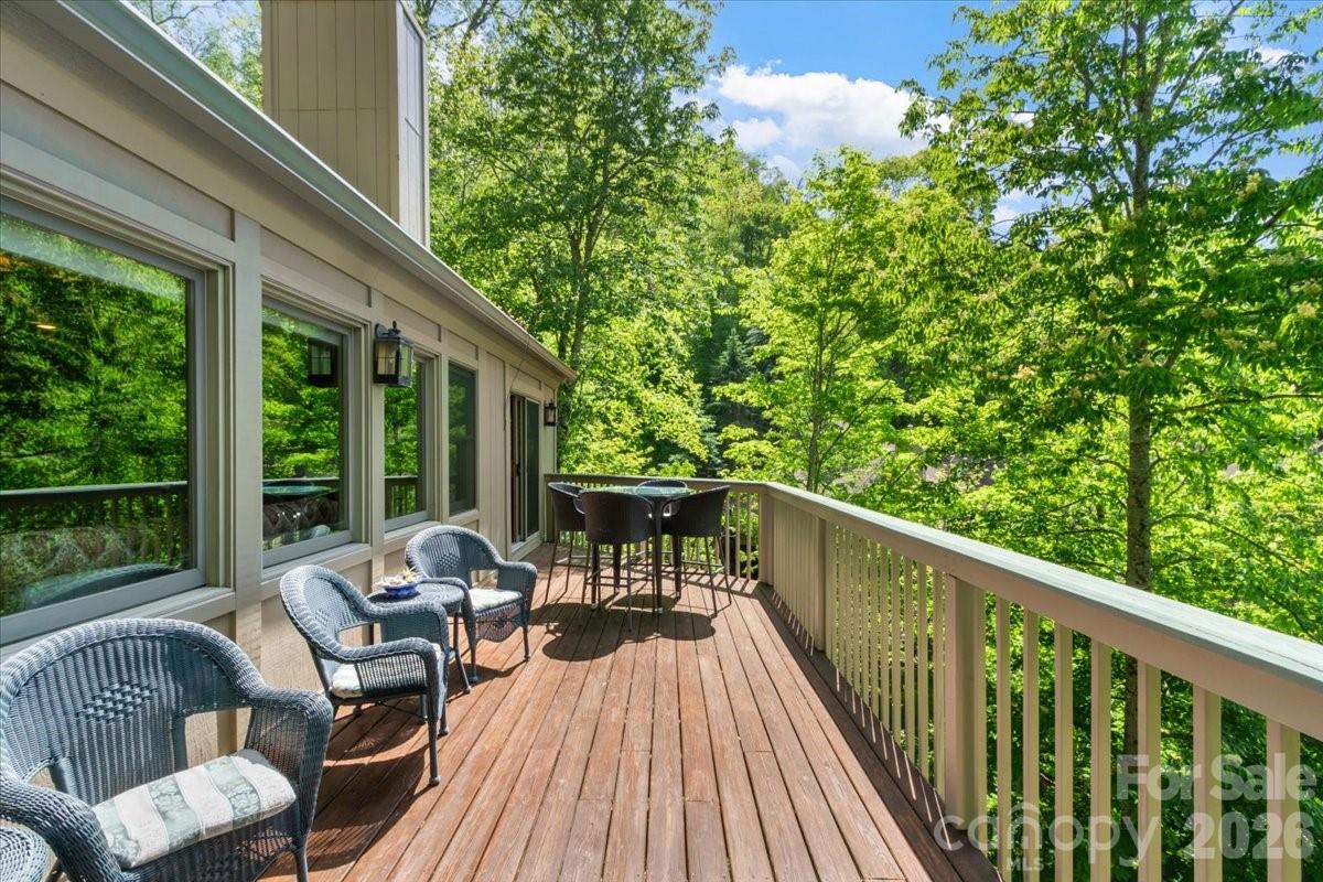 121 Ivy Ridge Road — Burnsville
