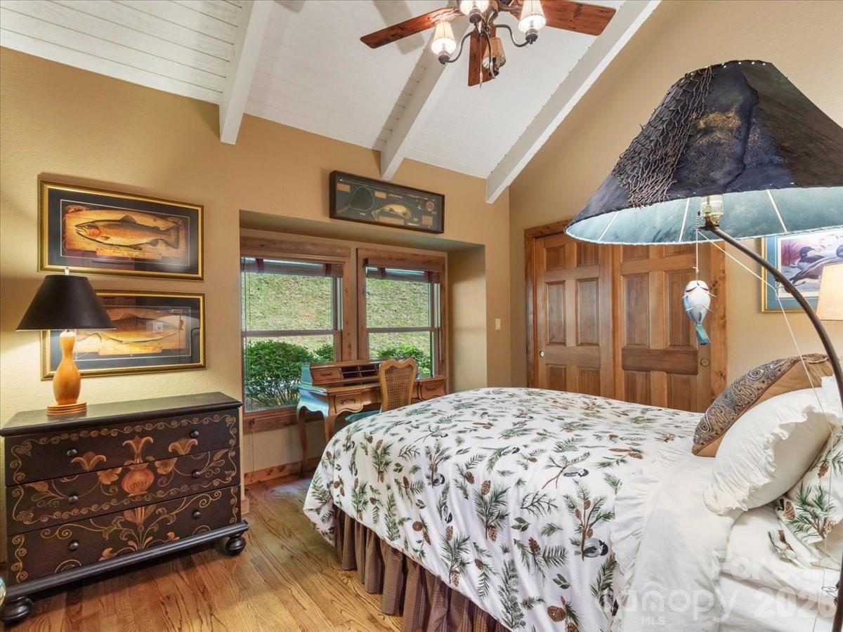 121 Ivy Ridge Road — Burnsville