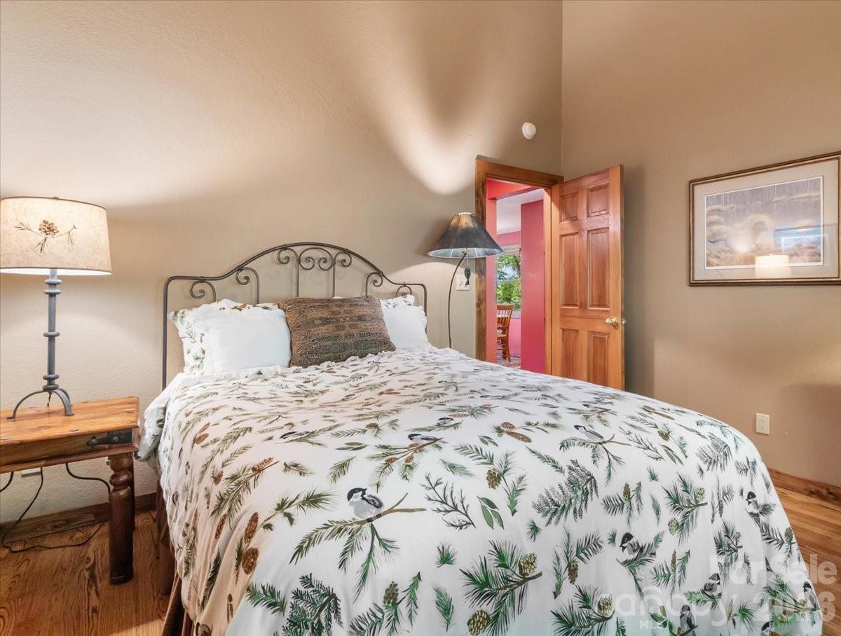 121 Ivy Ridge Road — Burnsville