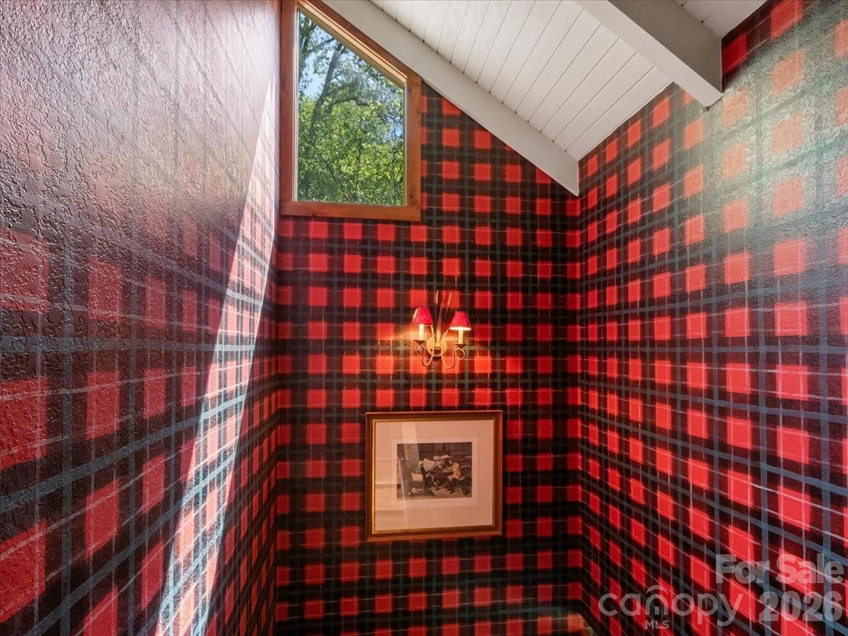 121 Ivy Ridge Road — Burnsville