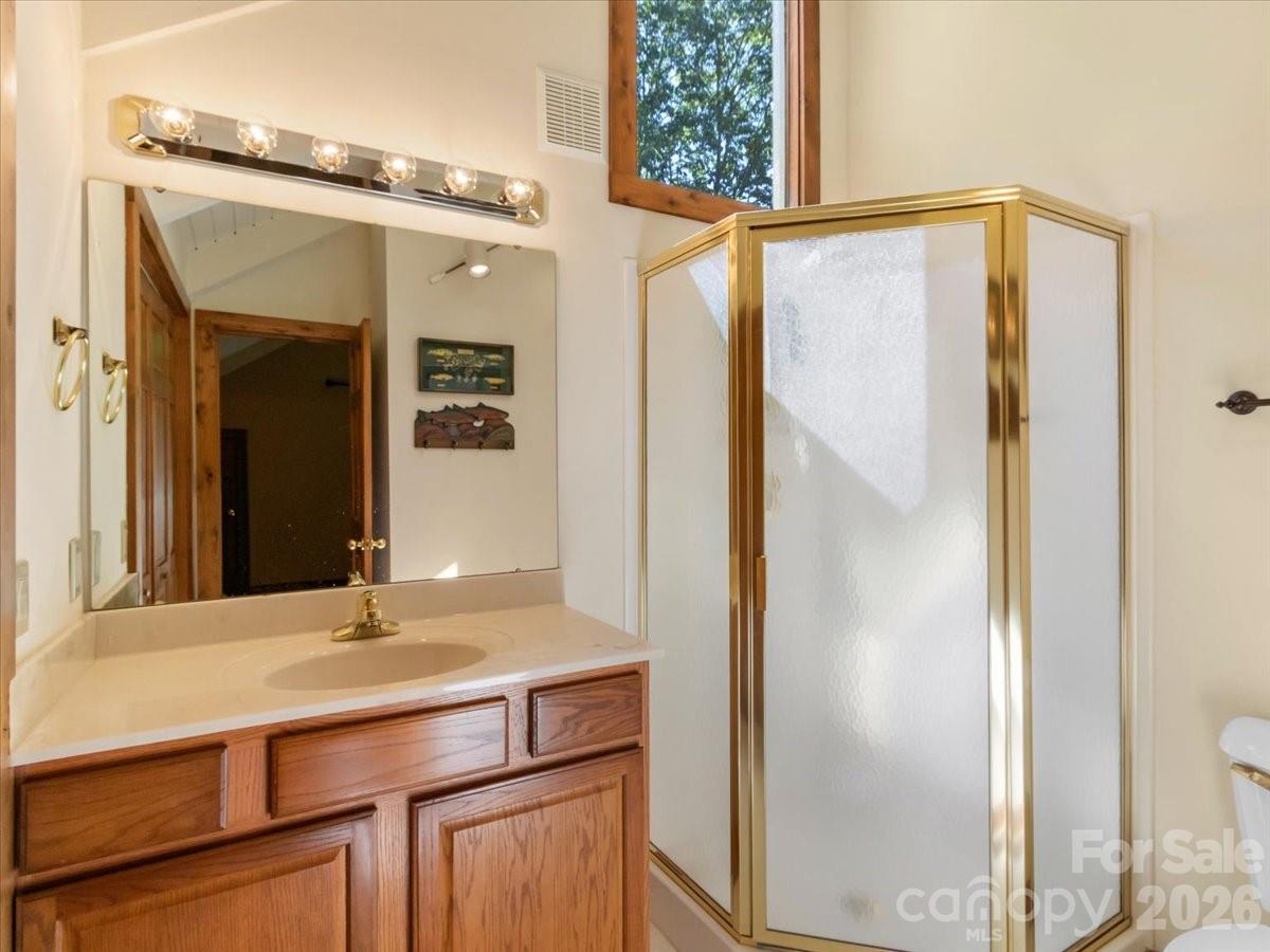 121 Ivy Ridge Road — Burnsville