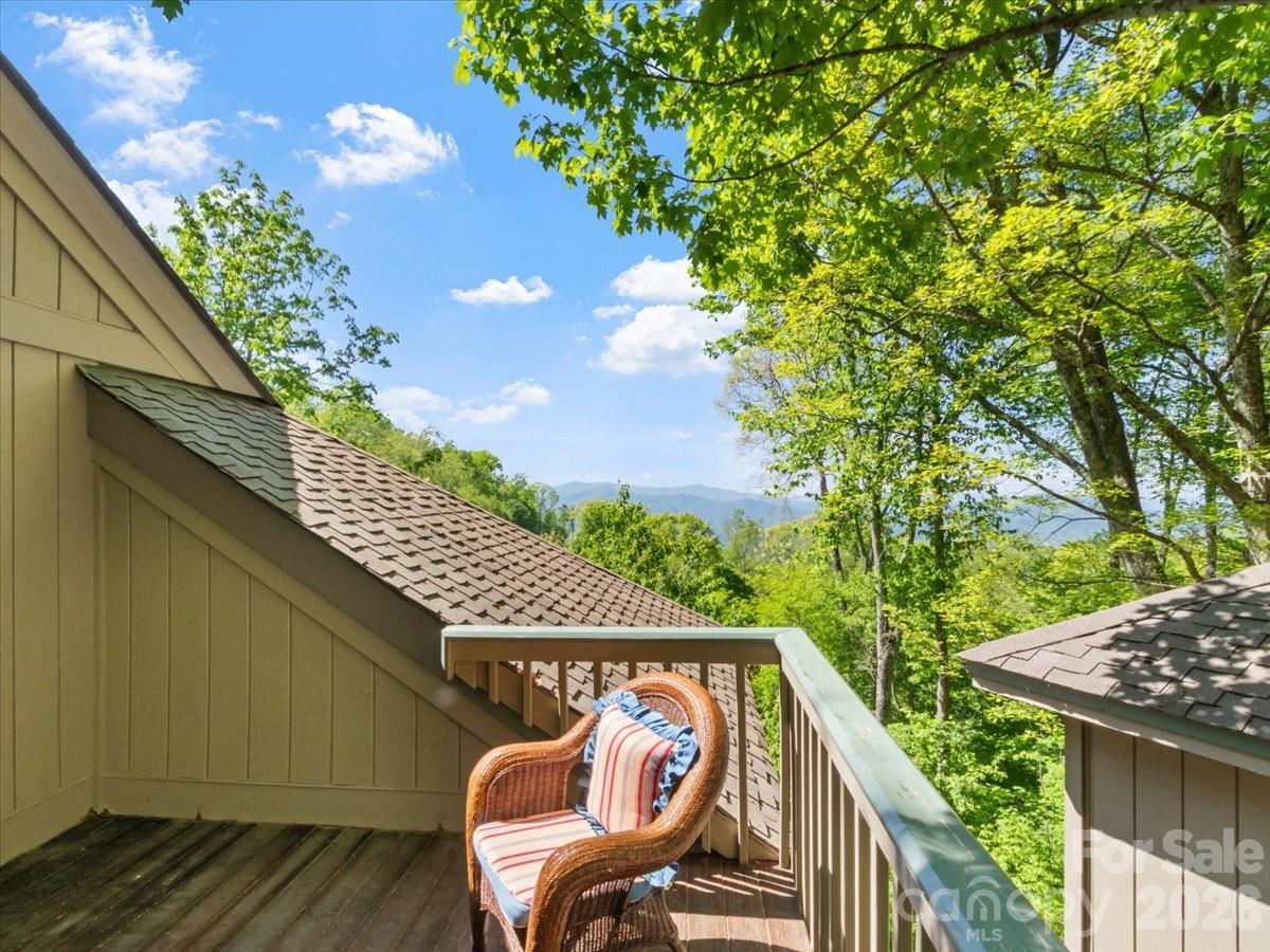 121 Ivy Ridge Road — Burnsville