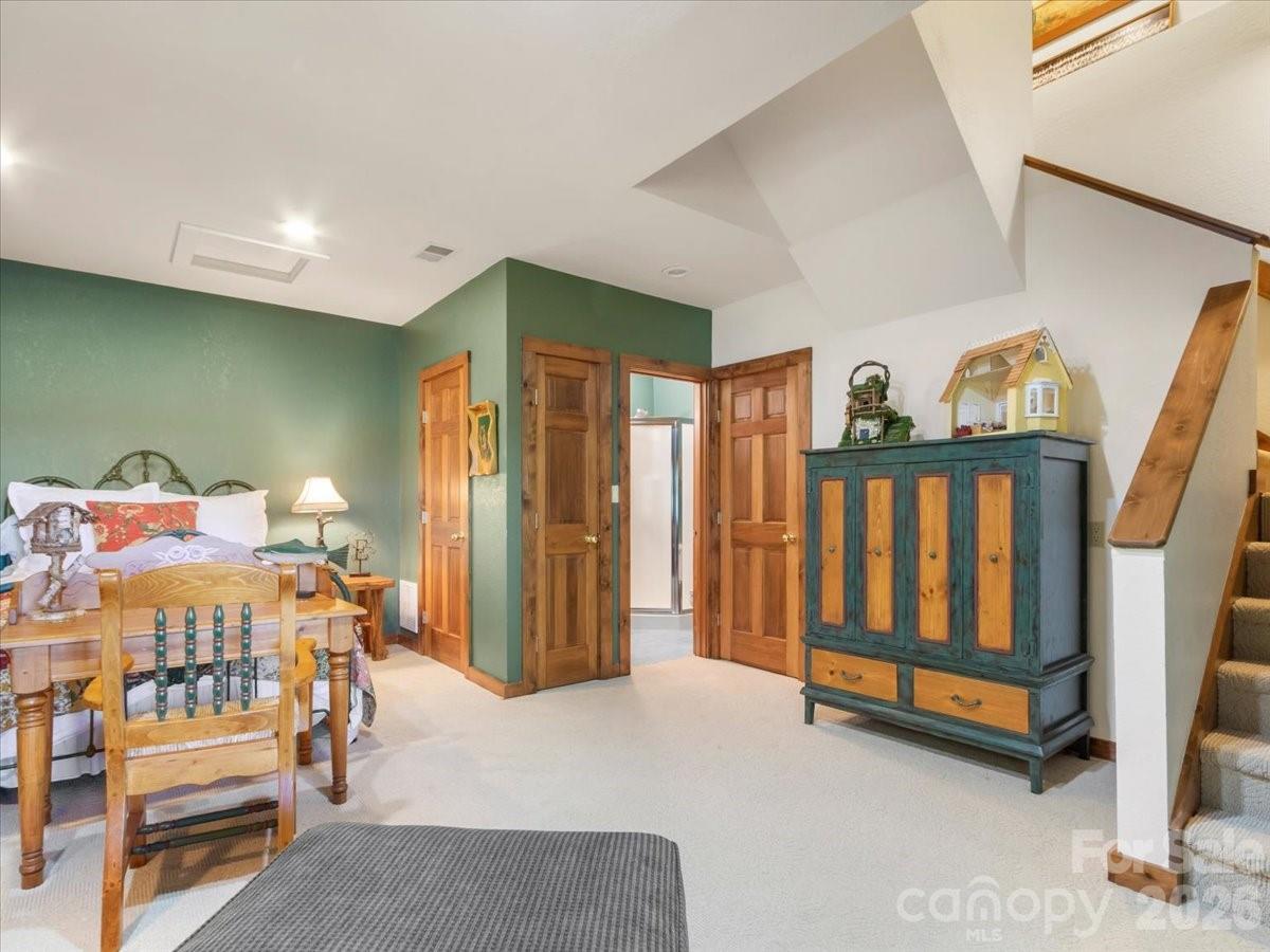 121 Ivy Ridge Road — Burnsville