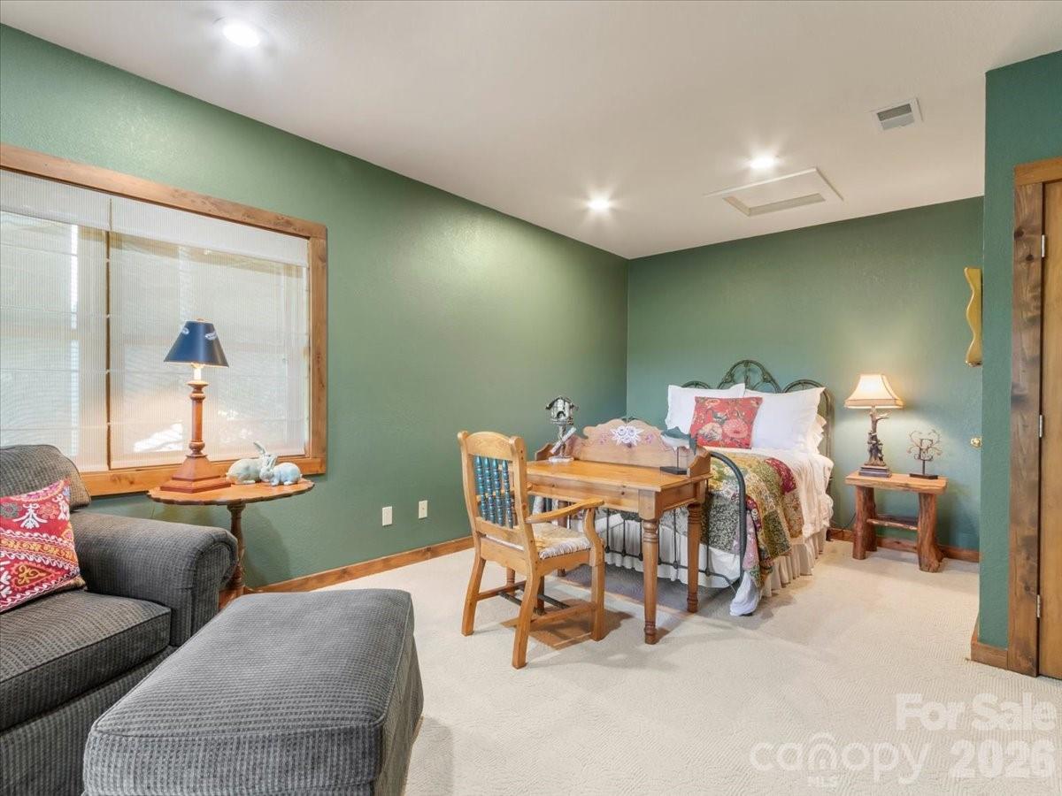 121 Ivy Ridge Road — Burnsville