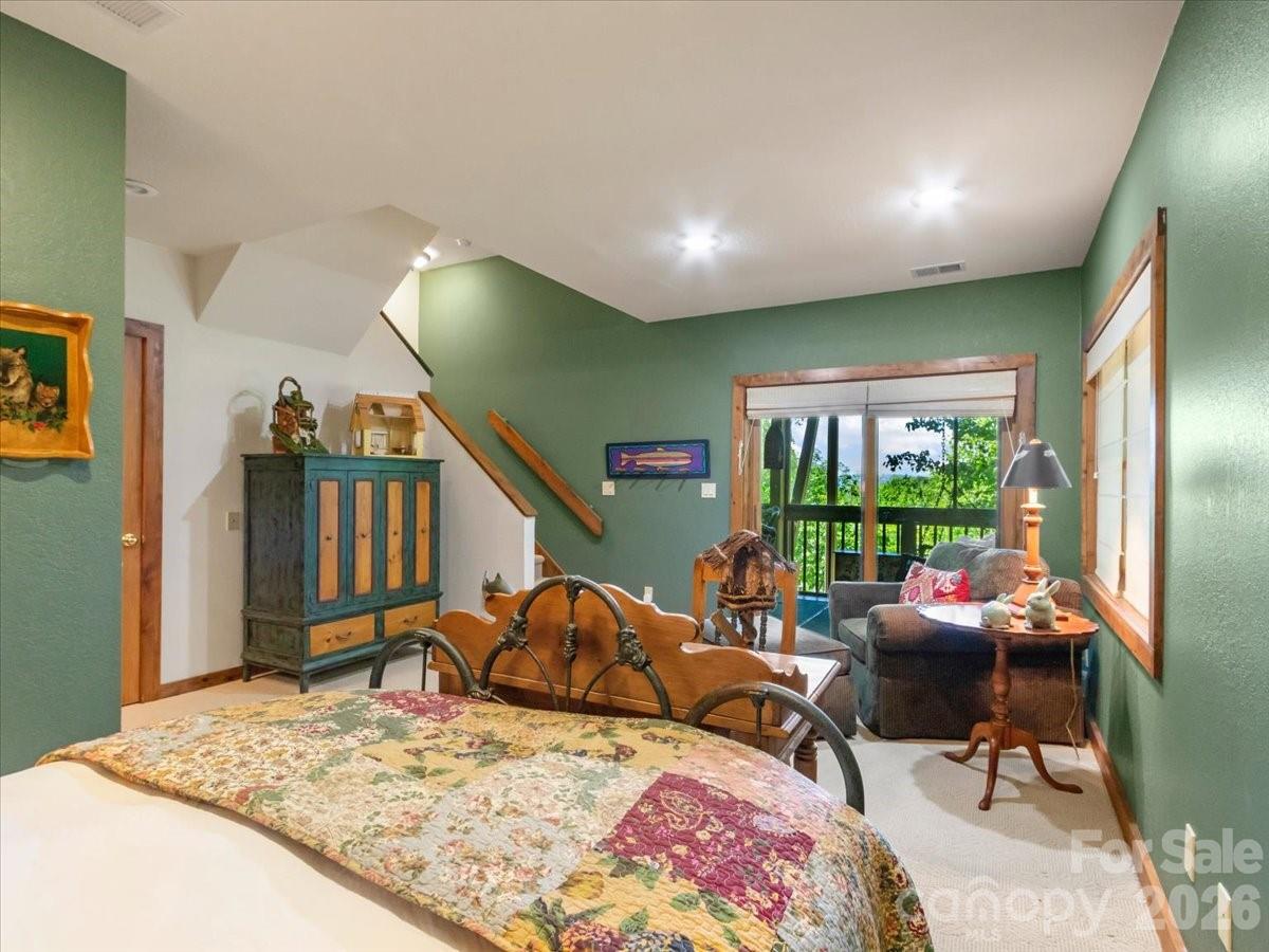 121 Ivy Ridge Road — Burnsville