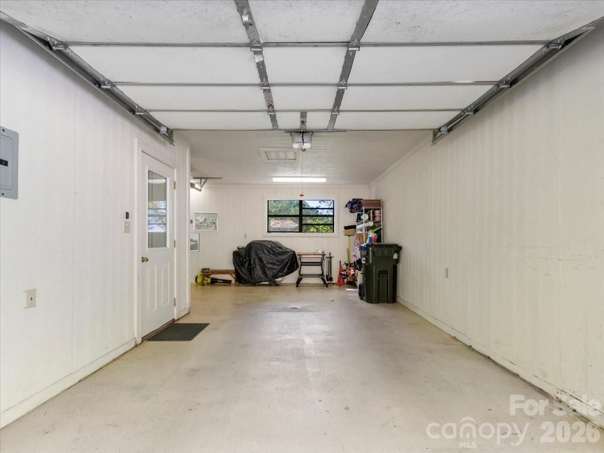 121 Ivy Ridge Road — Burnsville