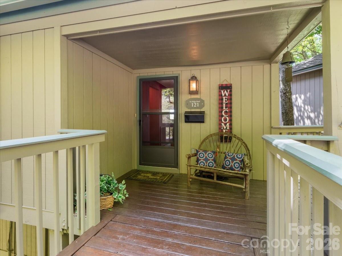 121 Ivy Ridge Road — Burnsville