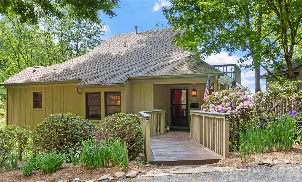 121 Ivy Ridge Road — Burnsville