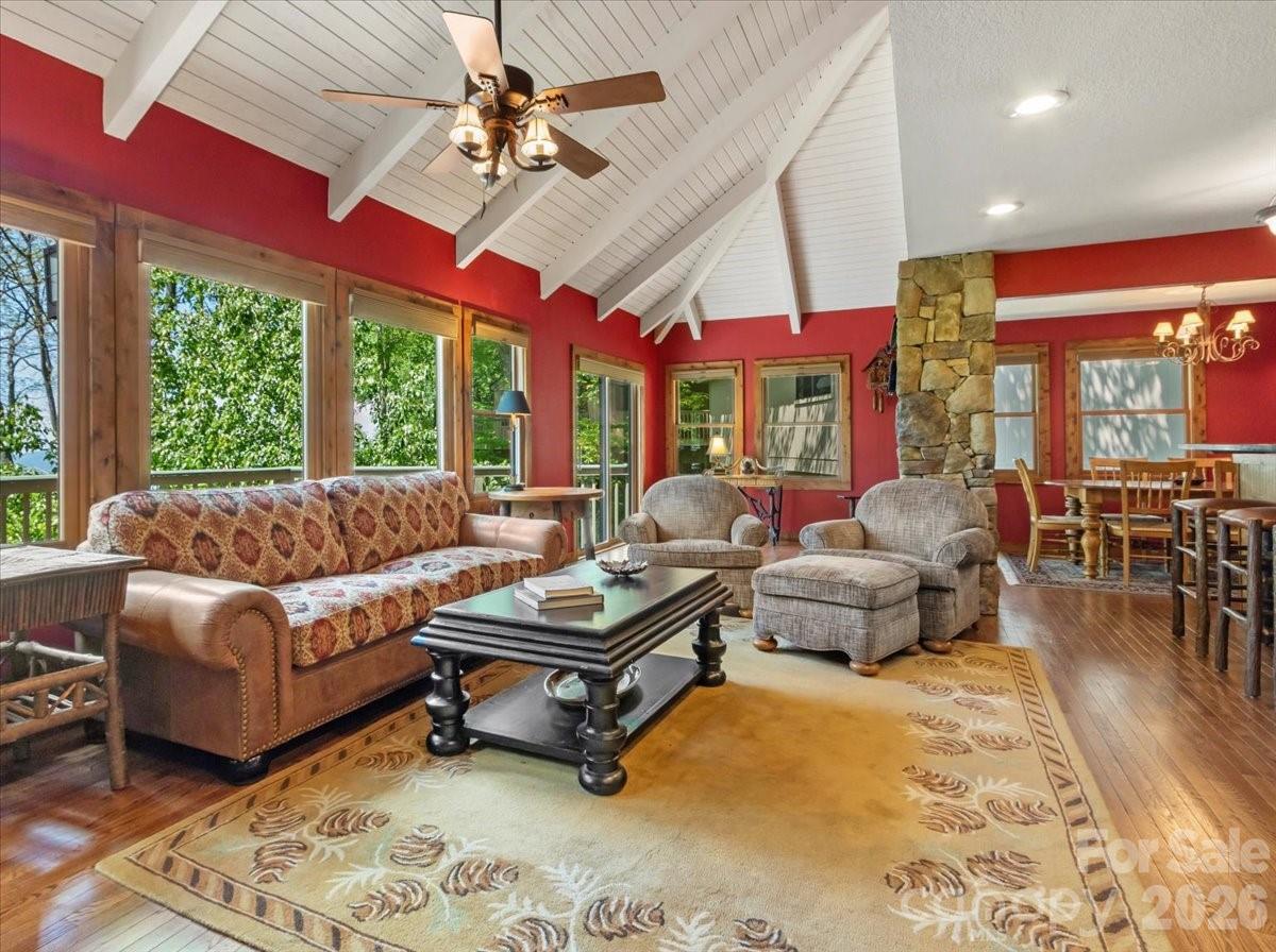 121 Ivy Ridge Road — Burnsville