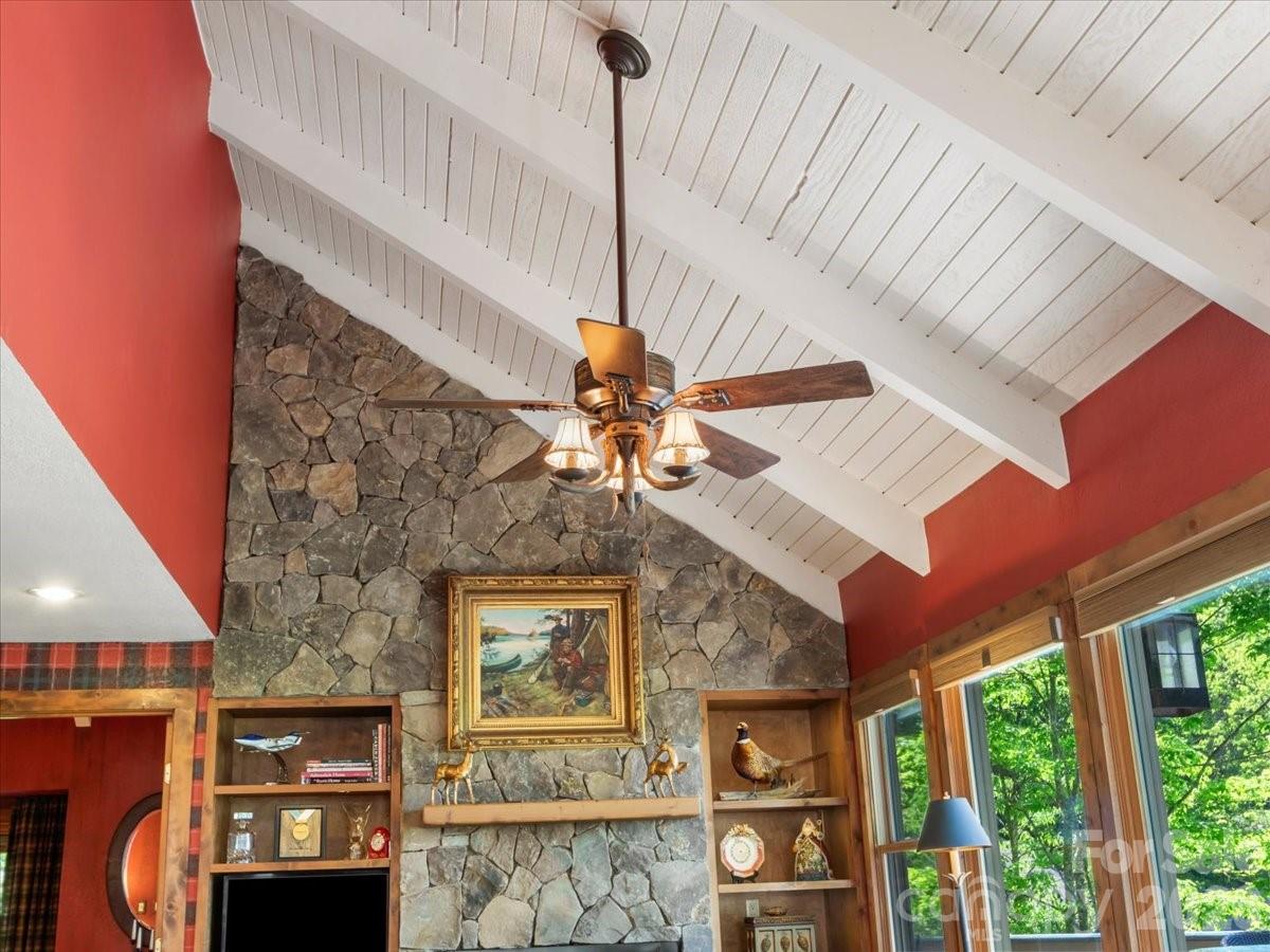 121 Ivy Ridge Road — Burnsville
