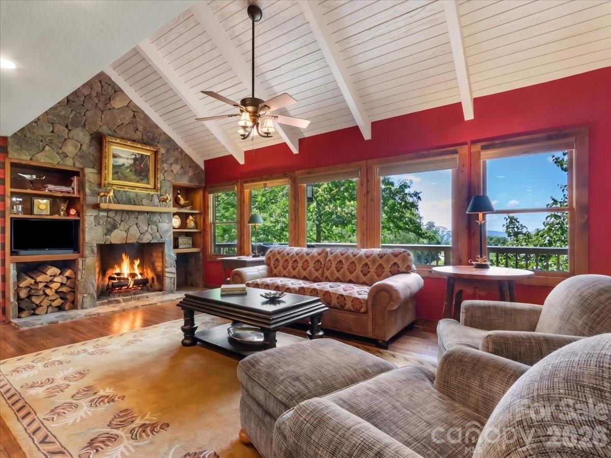 121 Ivy Ridge Road — Burnsville