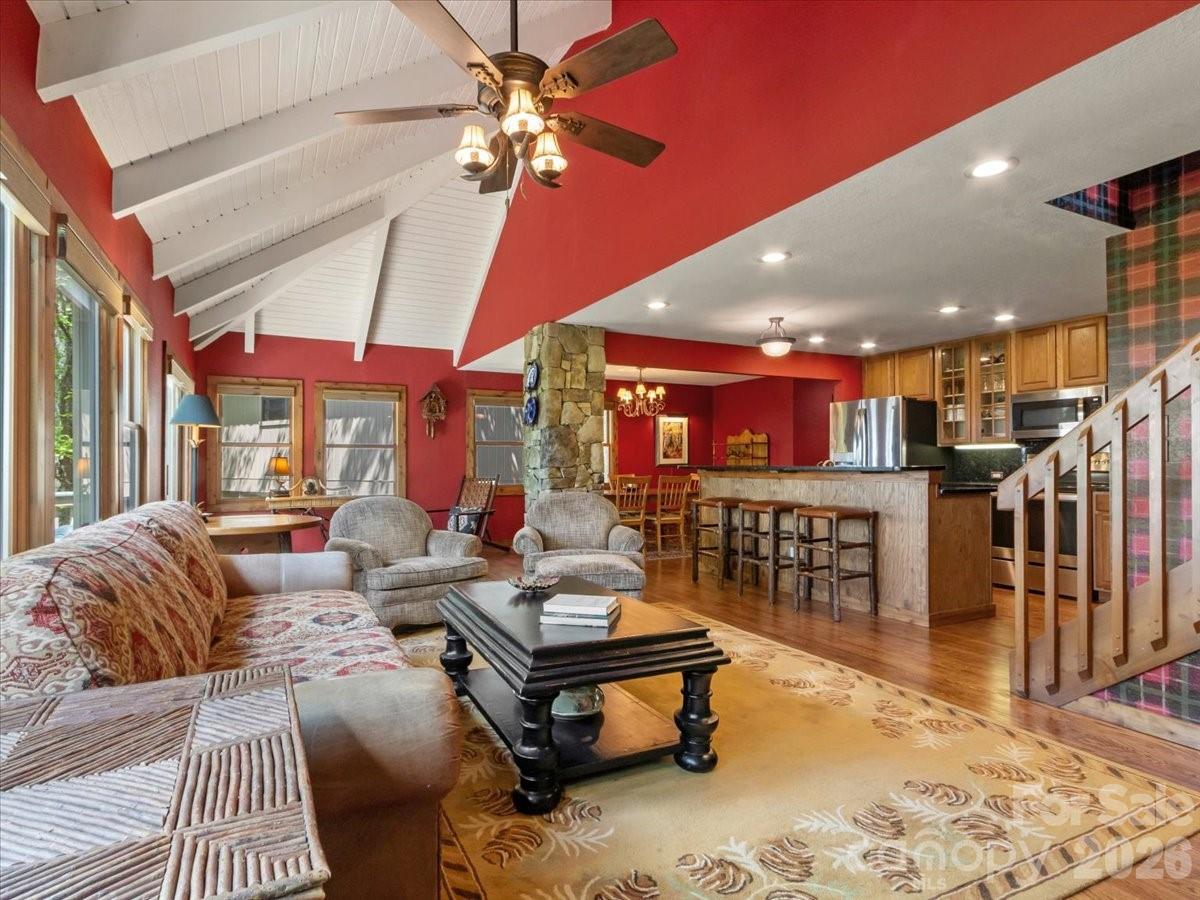 121 Ivy Ridge Road — Burnsville
