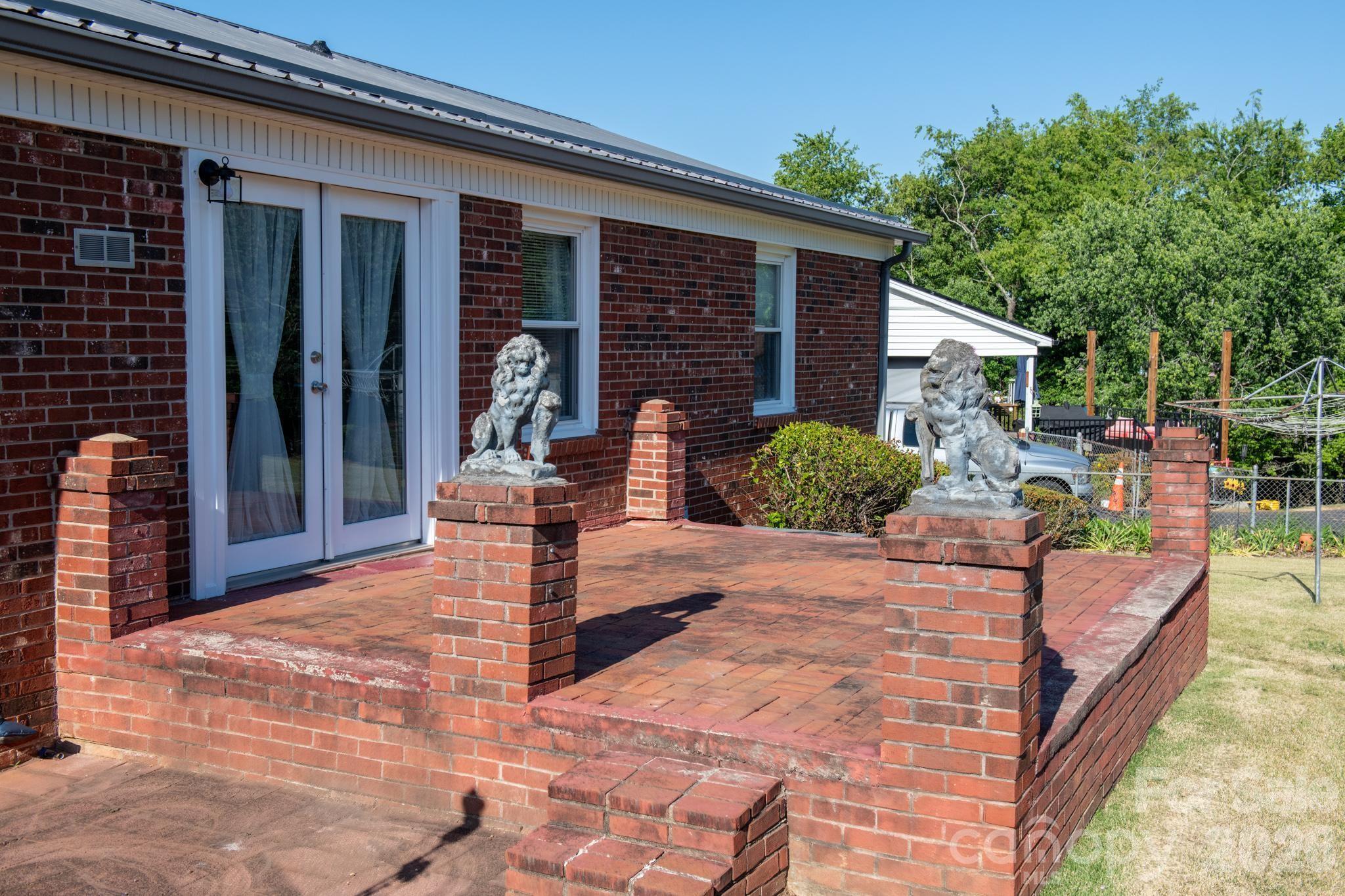 2104 Lamesa Court — Lenoir