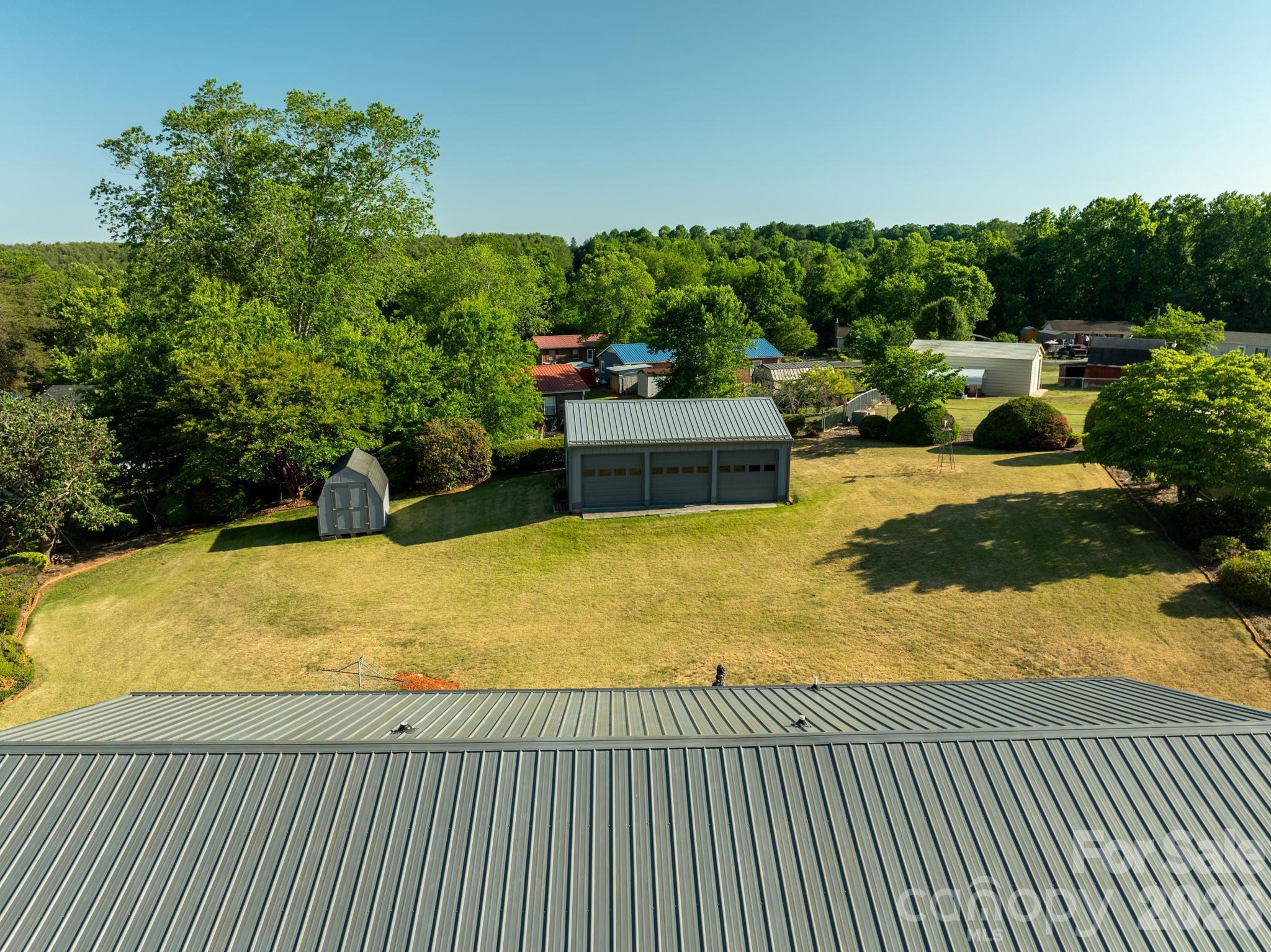 2104 Lamesa Court — Lenoir