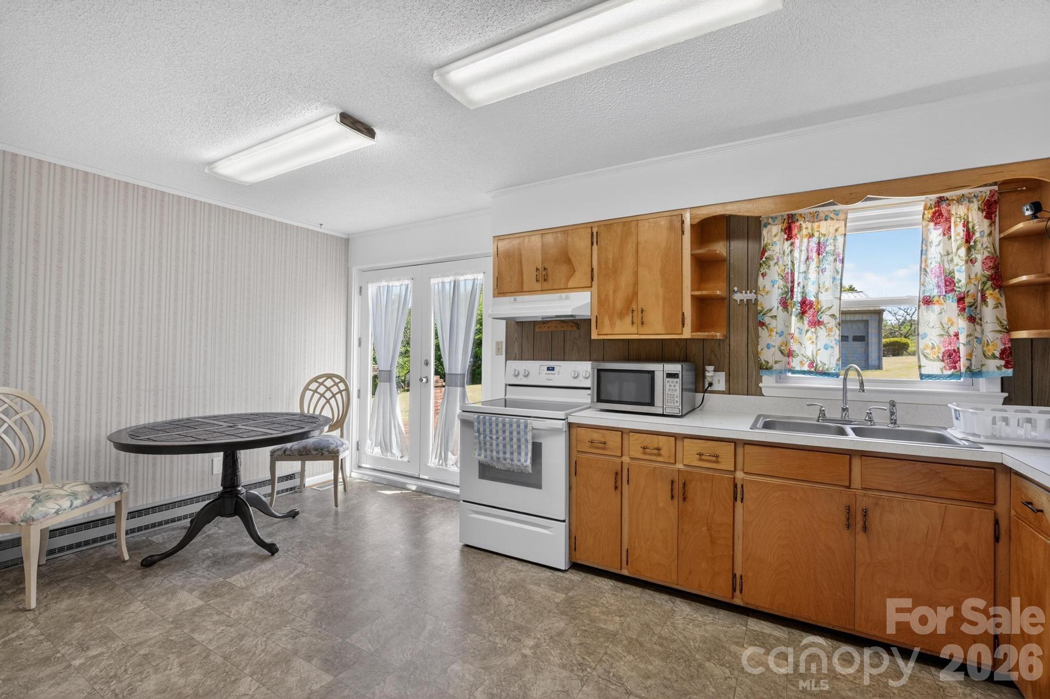 2104 Lamesa Court — Lenoir