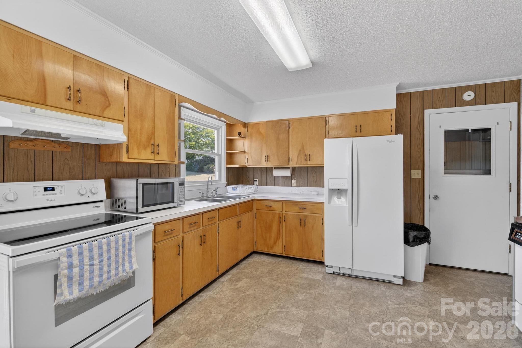 2104 Lamesa Court — Lenoir