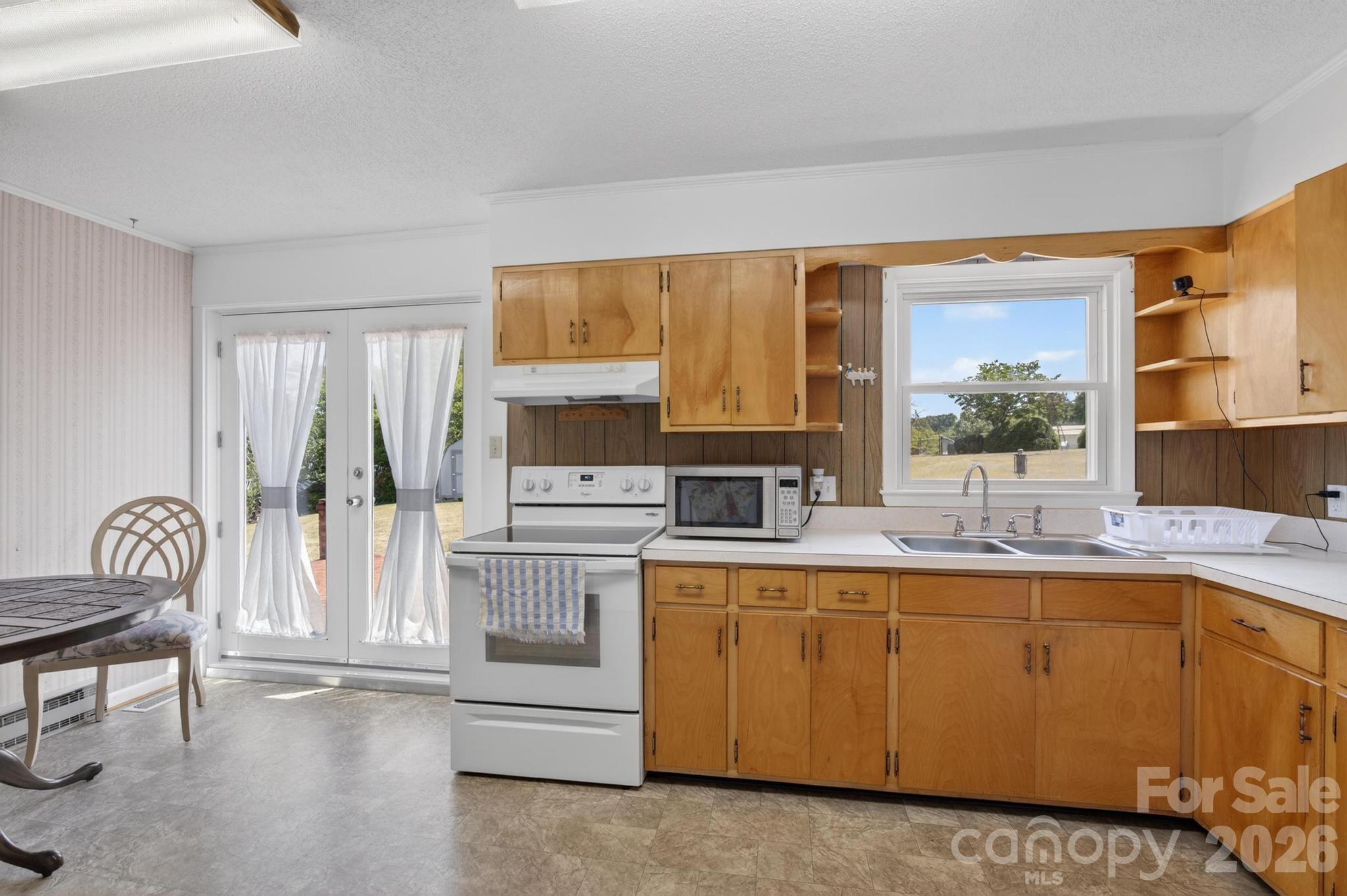 2104 Lamesa Court — Lenoir