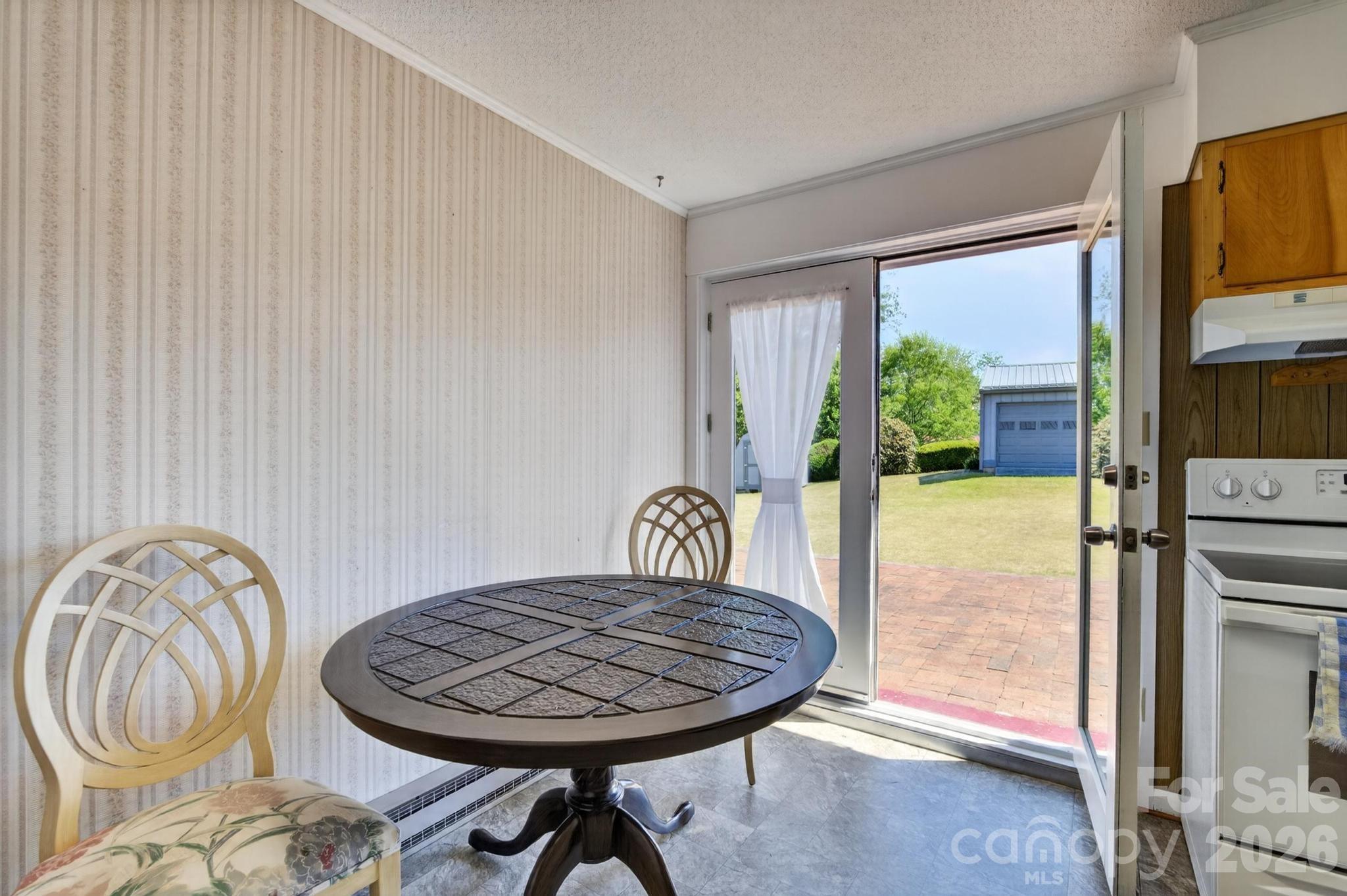 2104 Lamesa Court — Lenoir