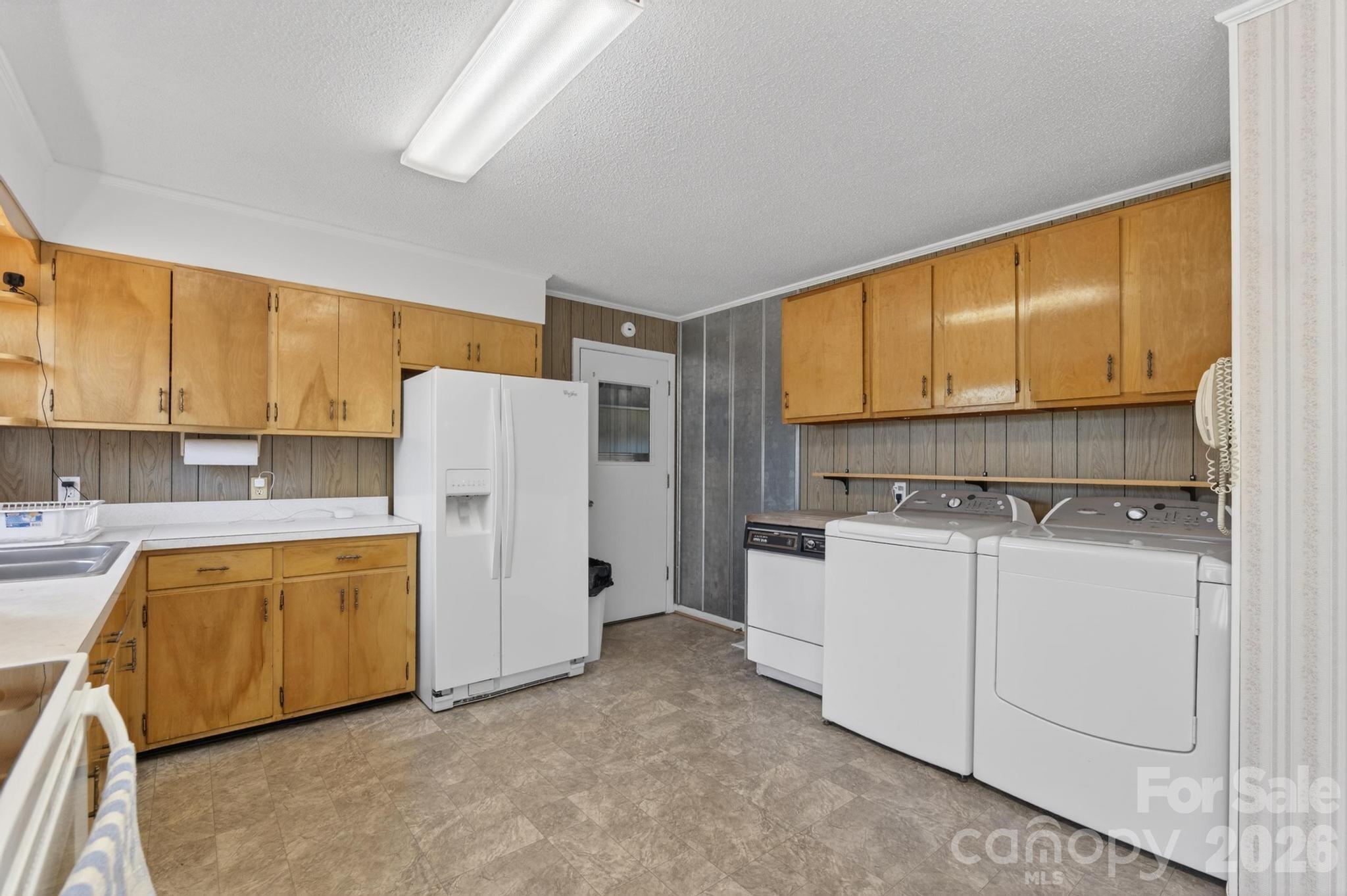 2104 Lamesa Court — Lenoir