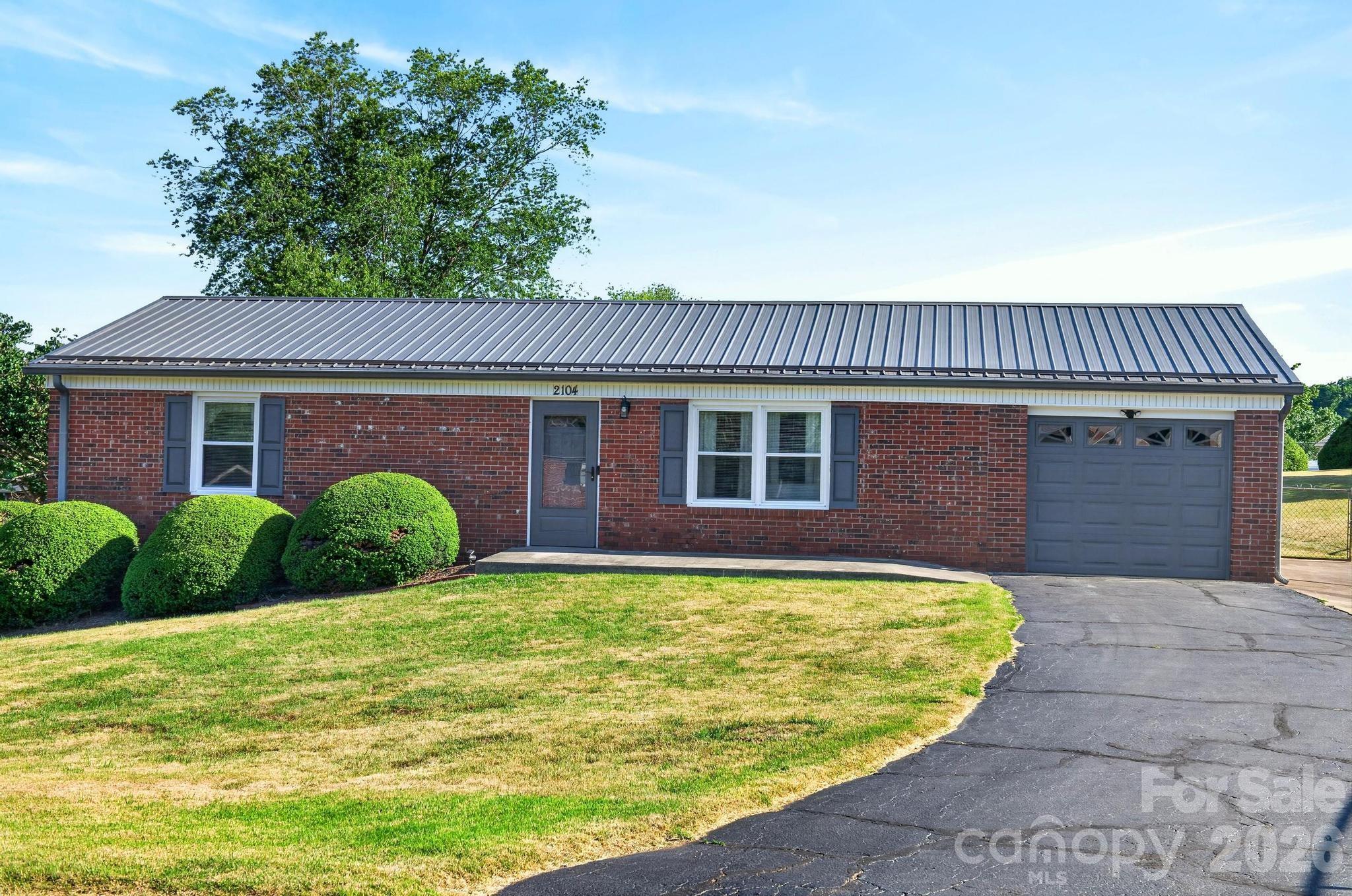 2104 Lamesa Court — Lenoir